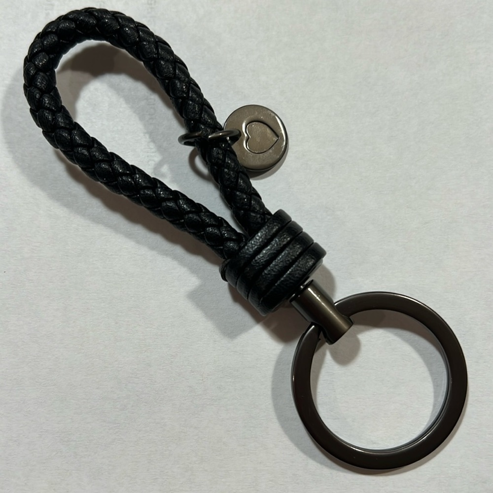 Bottega style woven key chain! 🏆
